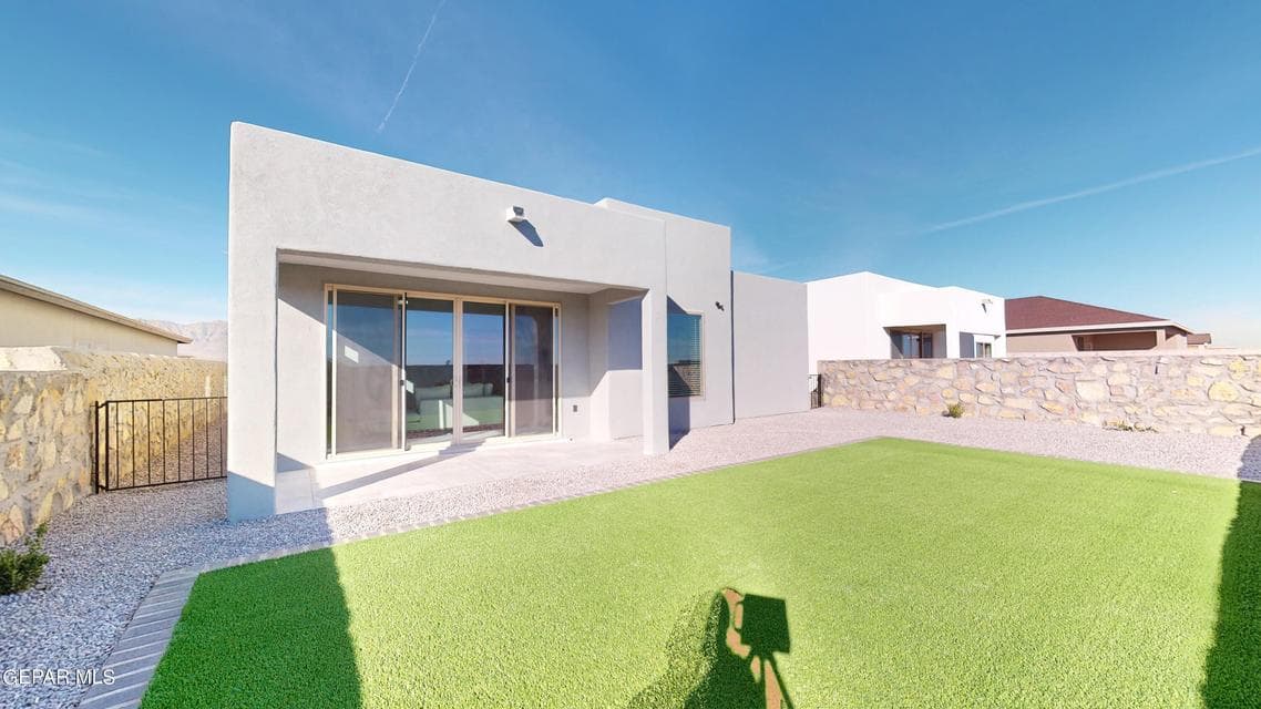 11110-Ground-Cherry-St-12132023_083555