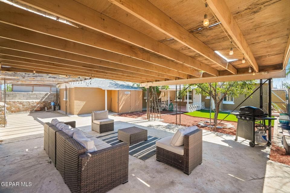 3817 Frankfort Ave-38