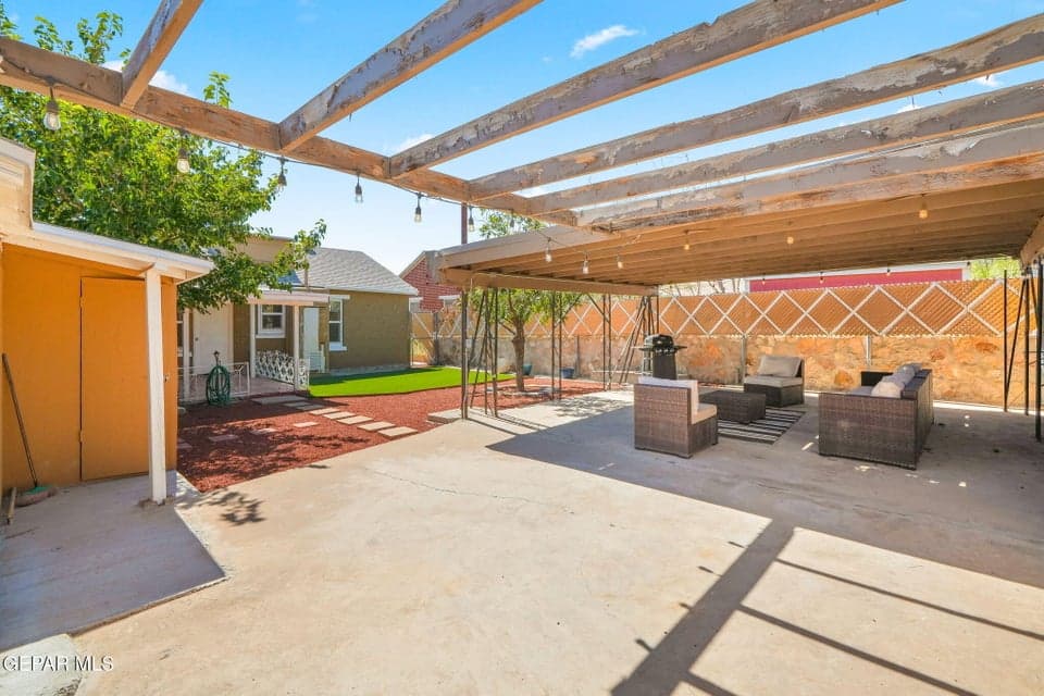 3817 Frankfort Ave-37