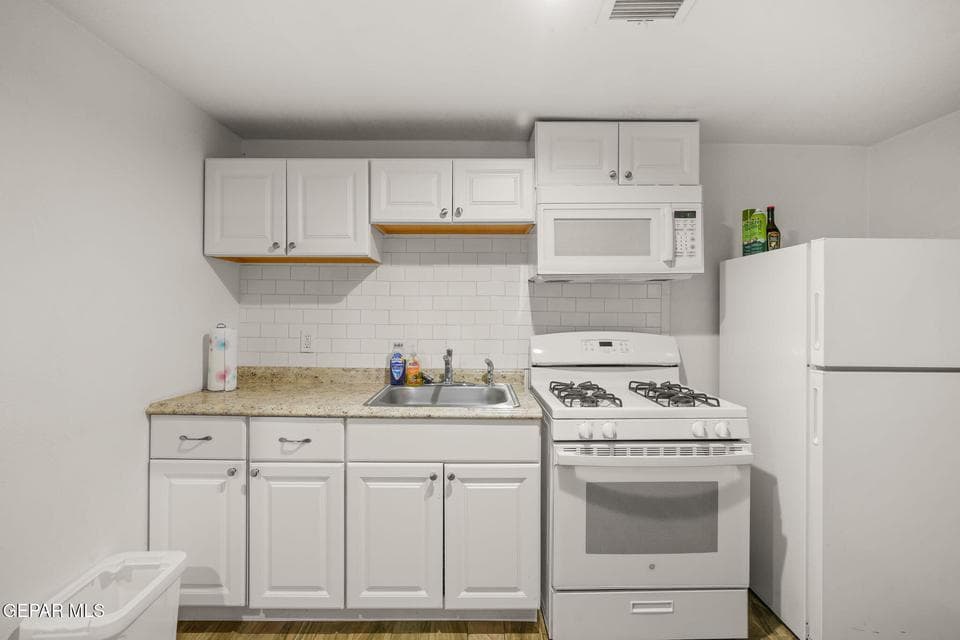 3817 Frankfort Ave-28