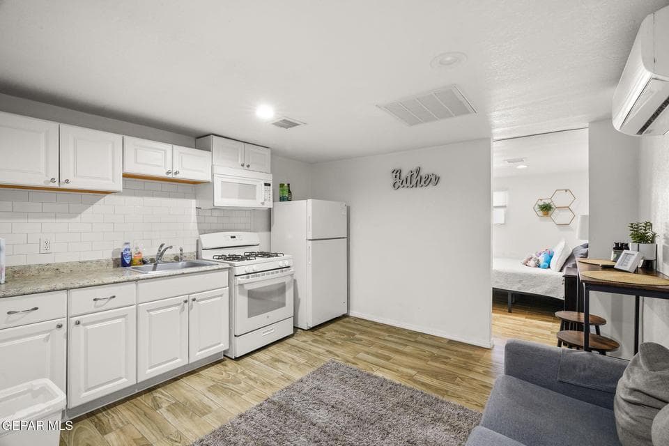 3817 Frankfort Ave-27