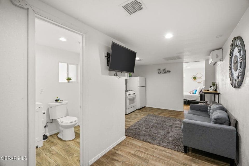 3817 Frankfort Ave-26