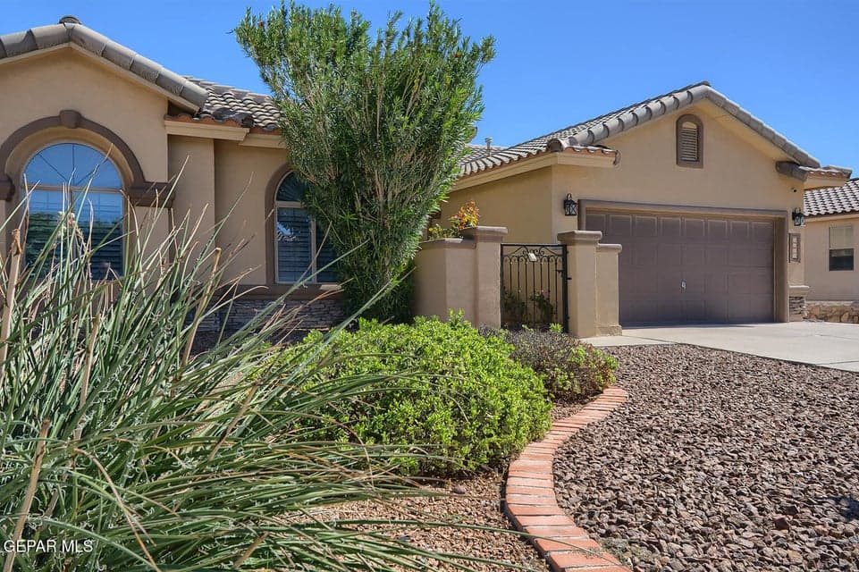 5620-Valley-Maple-Entrance-2