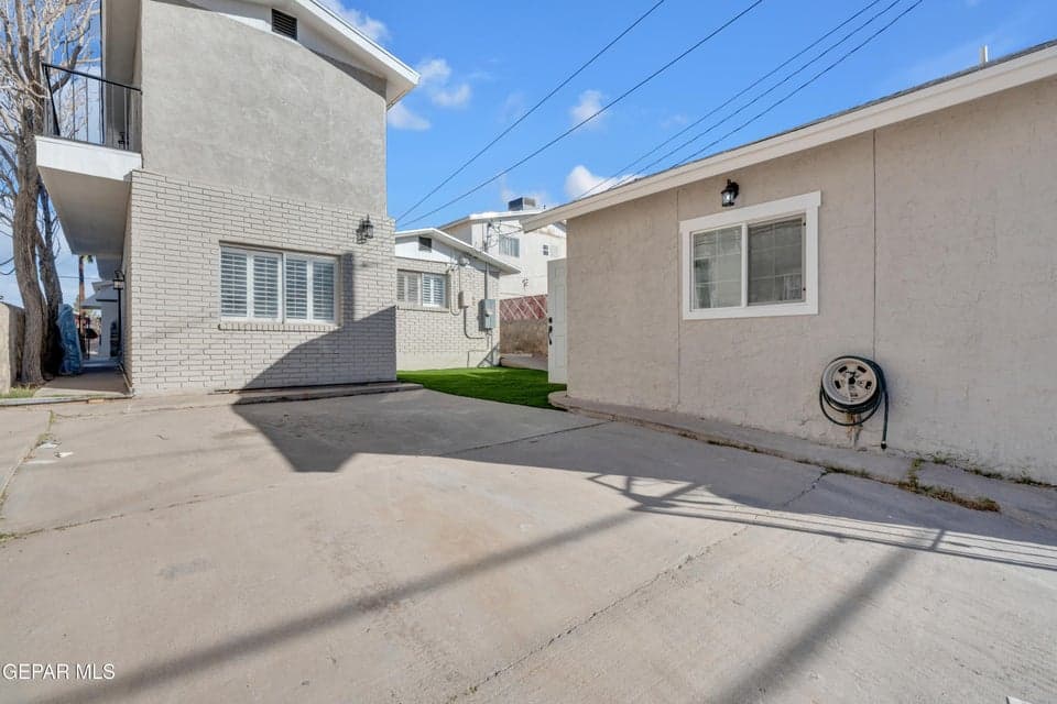 Photo of 3224 Tularosa Avenue