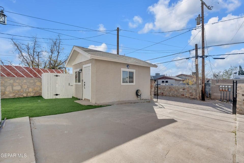 Photo of 3224 Tularosa Avenue