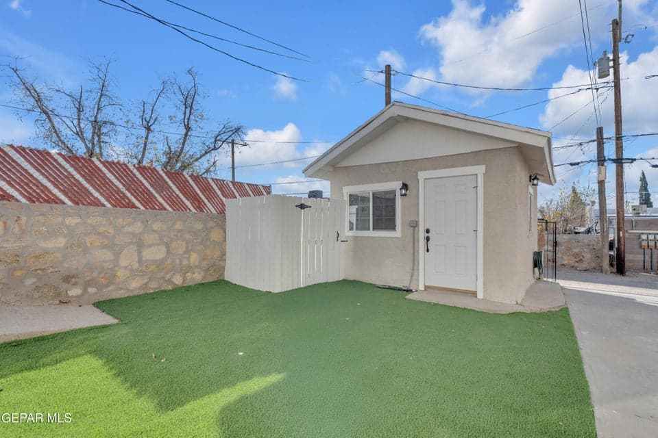 Photo of 3224 Tularosa Avenue