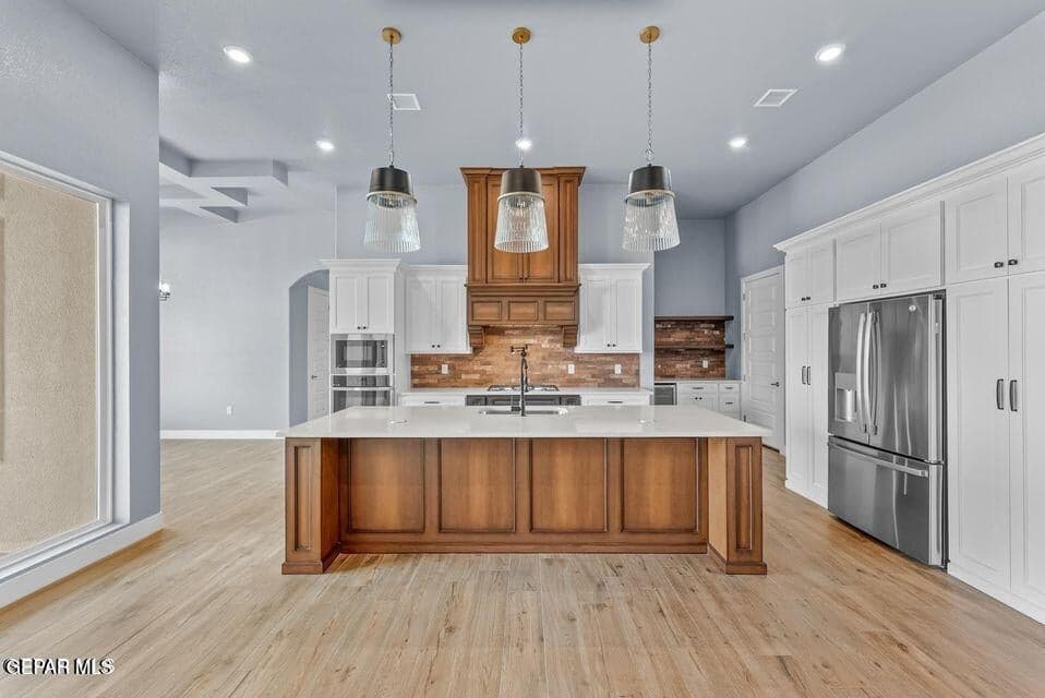 20251121175939812527000000-o