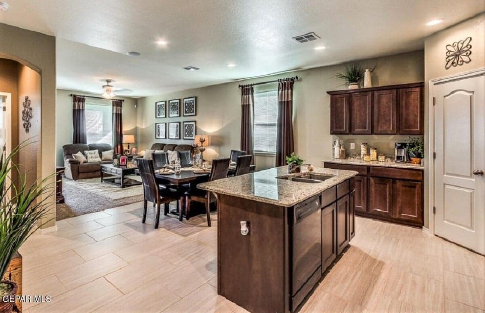 Picture for illustration purposes only. Previous model home.