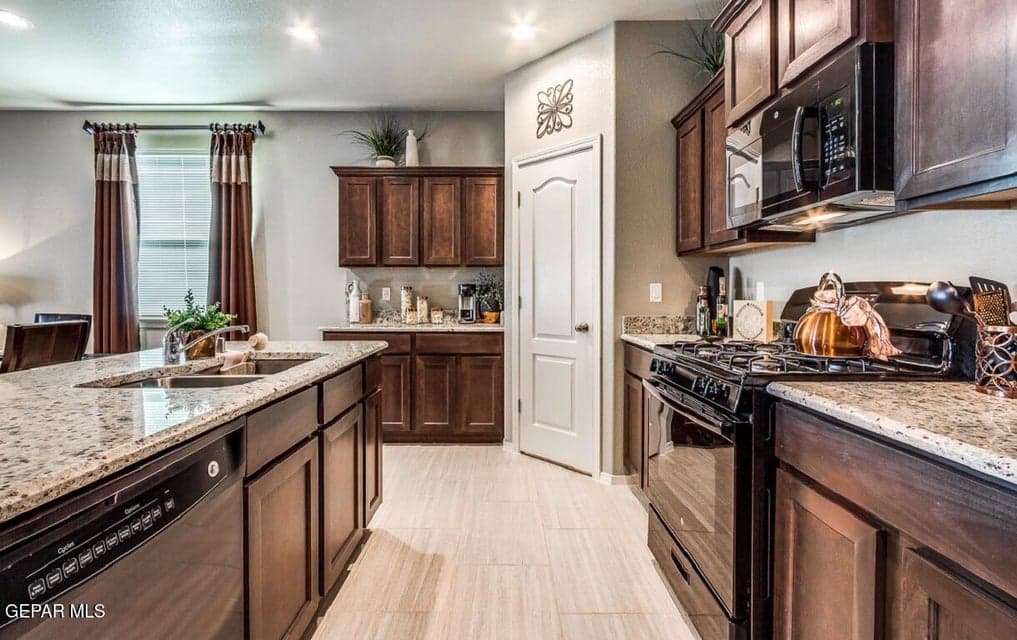 Picture for illustration purposes only. Previous model home.