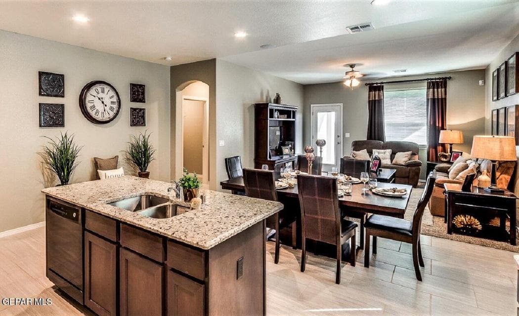 Picture for illustration purposes only. Previous model home.