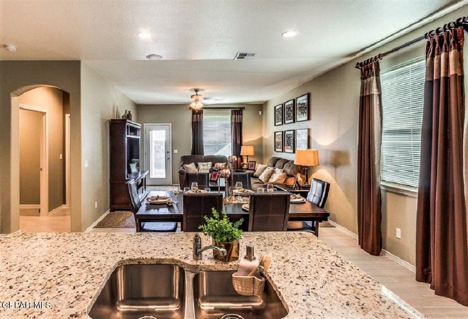 Picture for illustration purposes only. Previous model home.
