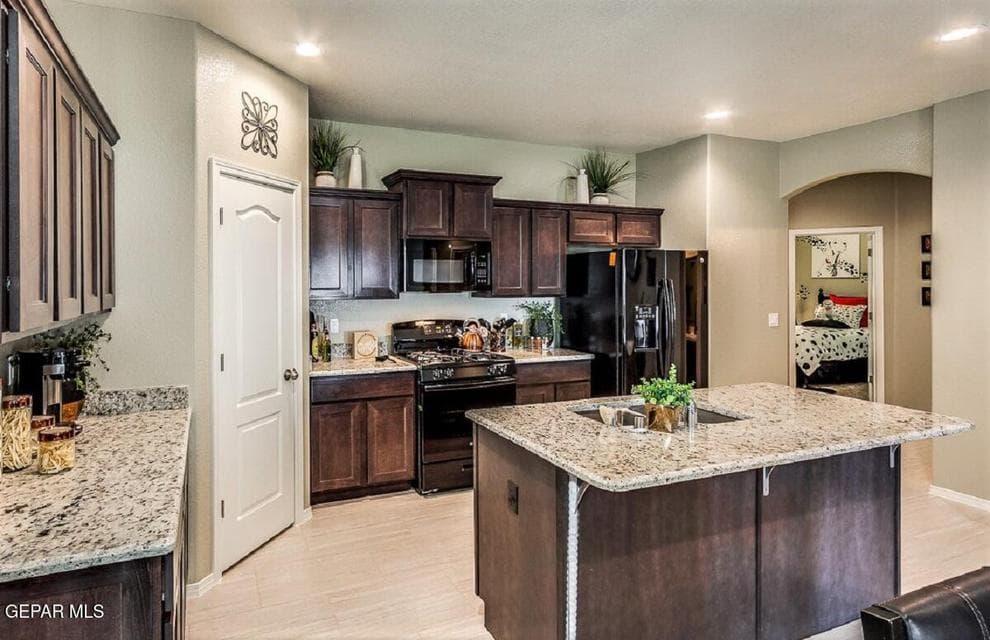 Picture for illustration purposes only. Previous model home.