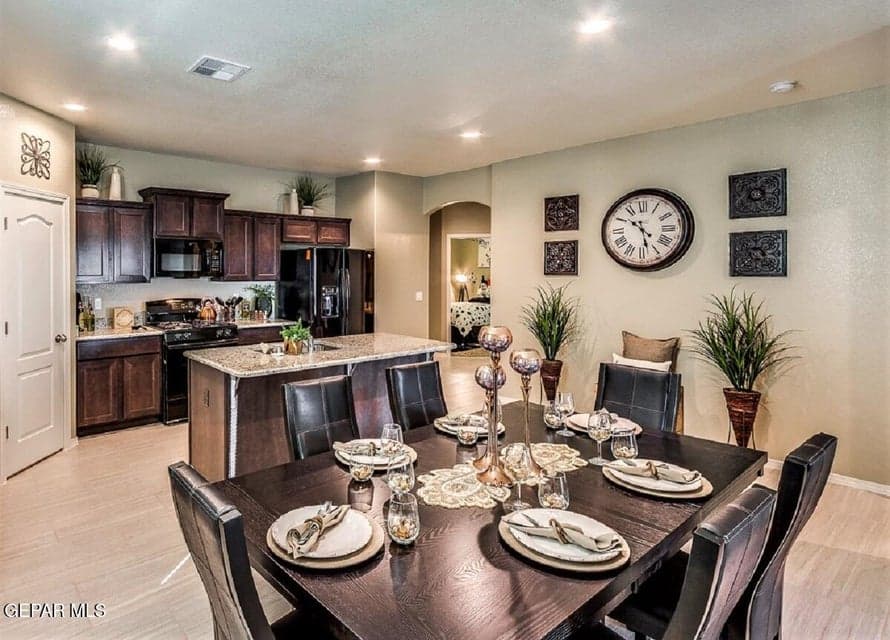 Picture for illustration purposes only. Previous model home.