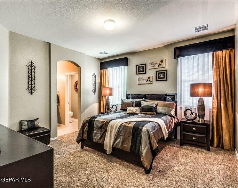 Picture for illustration purposes only. Previous model home.