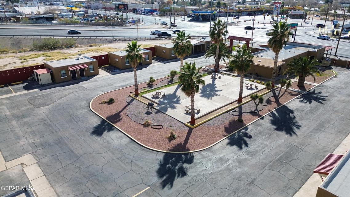 Exterior Corridor aerial