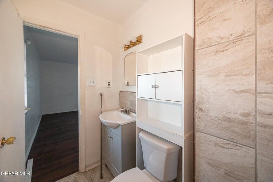 5409 Edmonton Avenue-14