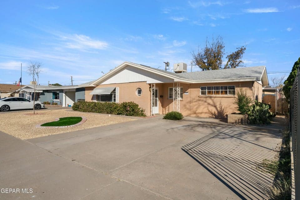 1512 Meadowview Drive, 79925