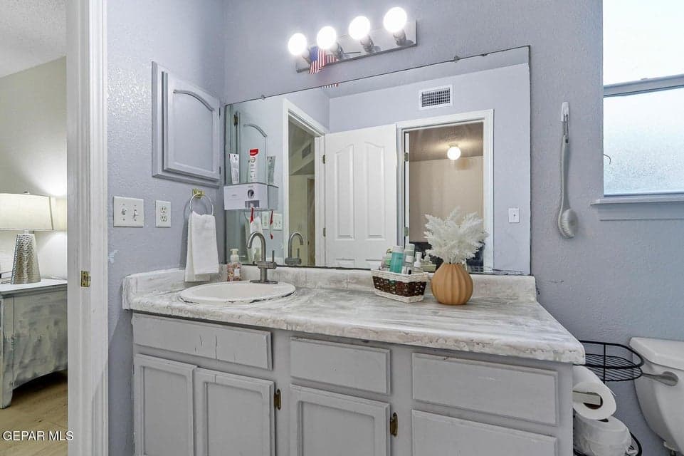 398a13fd-f090-4a30-91e5-3a1971668a3b