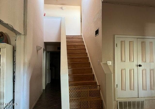 8520 Wingo way stairs