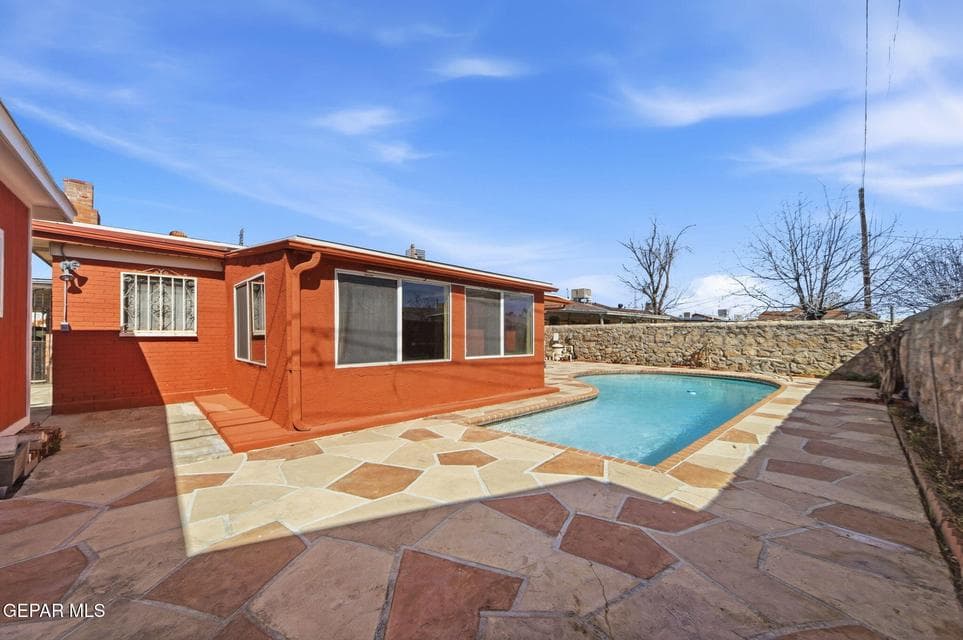 33-web-or-mls-A24I3244
