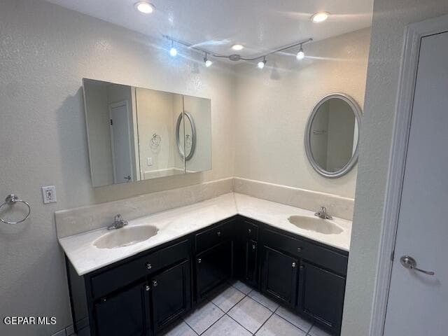 DOUBLE VANITIES IN MASTER BATHROOM