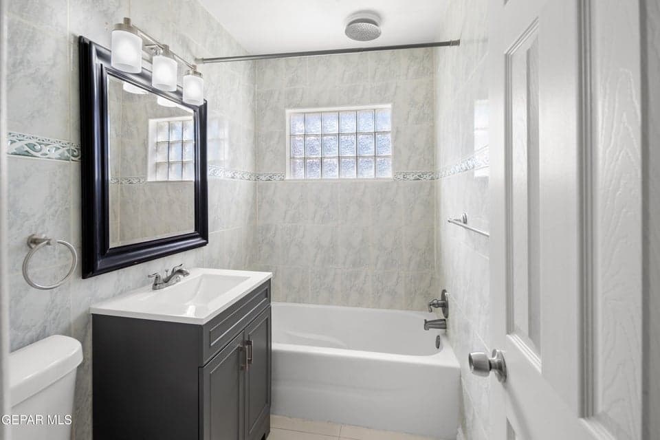 210-Belvidere-MLS-Camera-Guy-14