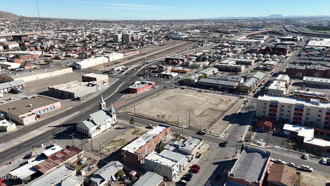 55AE52F6-6CEE-4B0F-A0DB-A809504ADC3F