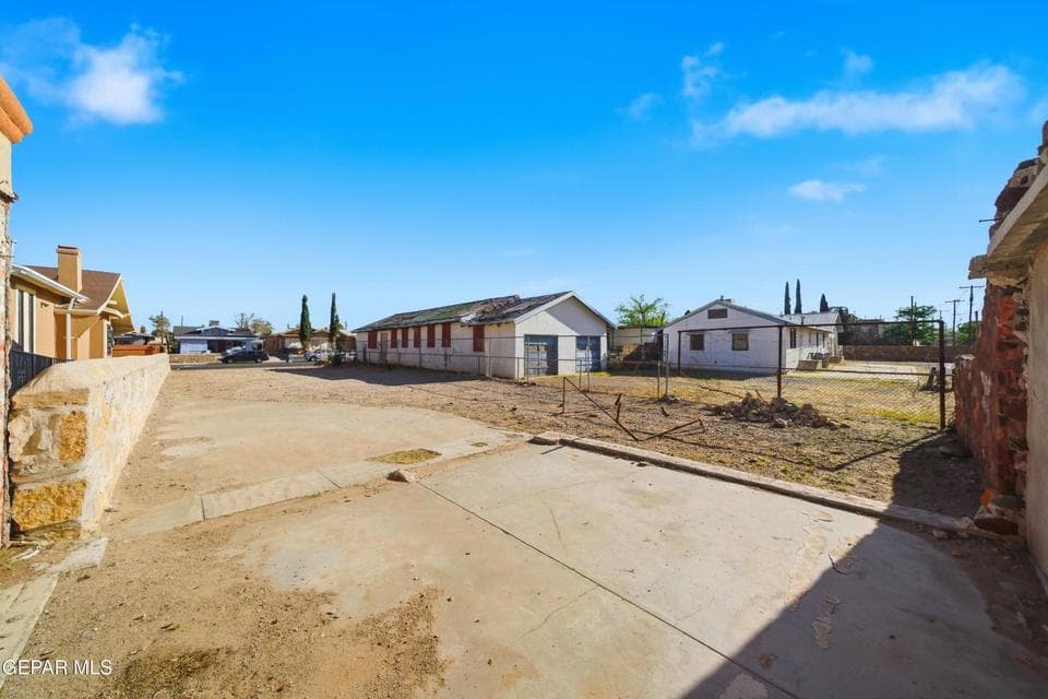 3812 Trowbridge 2