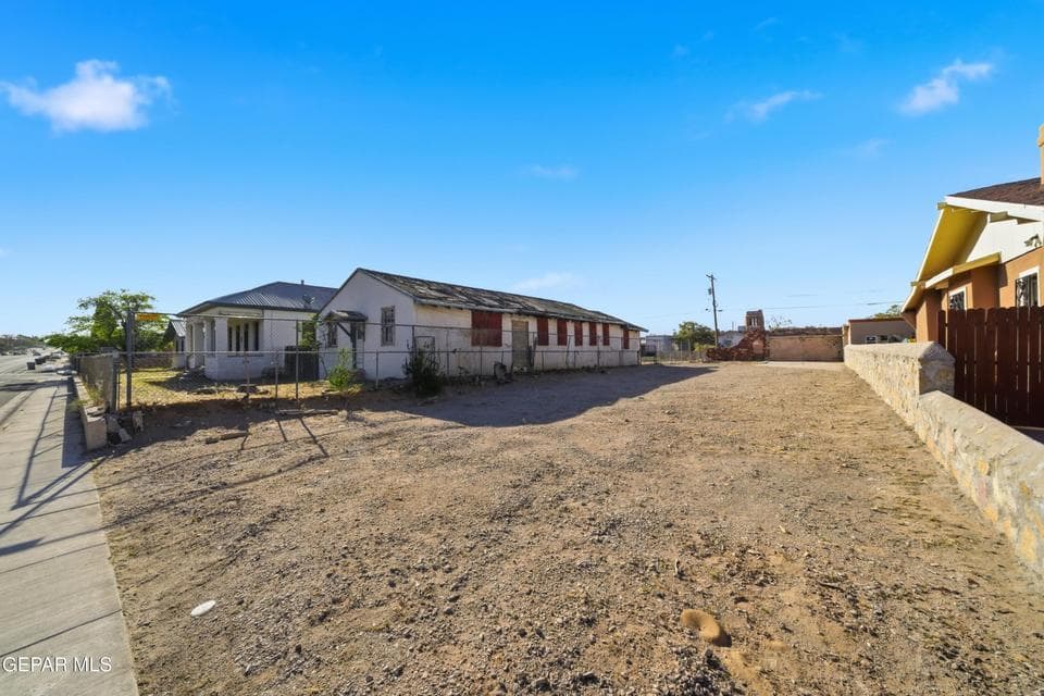 3812 Trowbridge 8