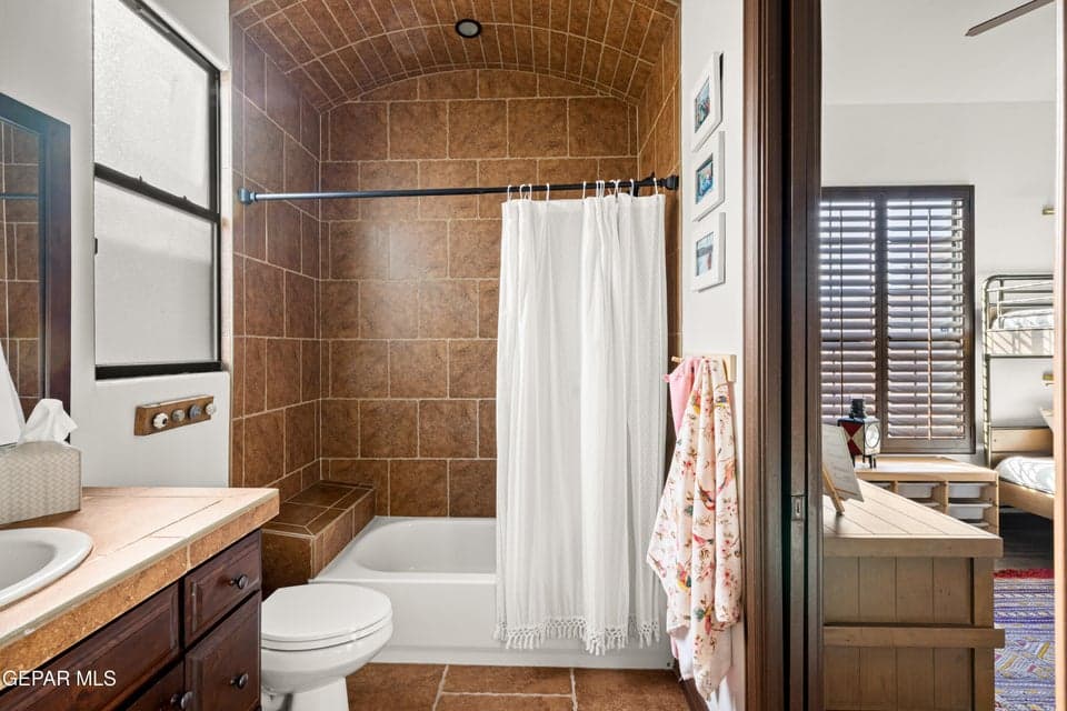 6252 -Franklin-Ridge-MLS-Camera-Guy-37