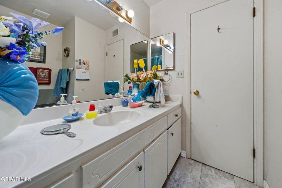 8-web-or-mls-A24I2915