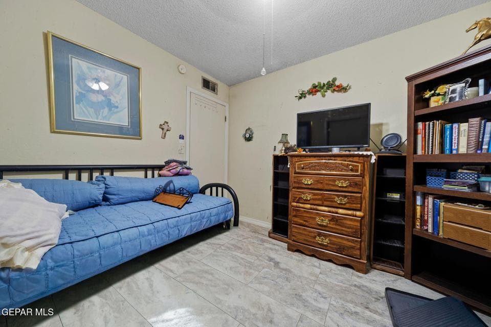 10-web-or-mls-A24I2921