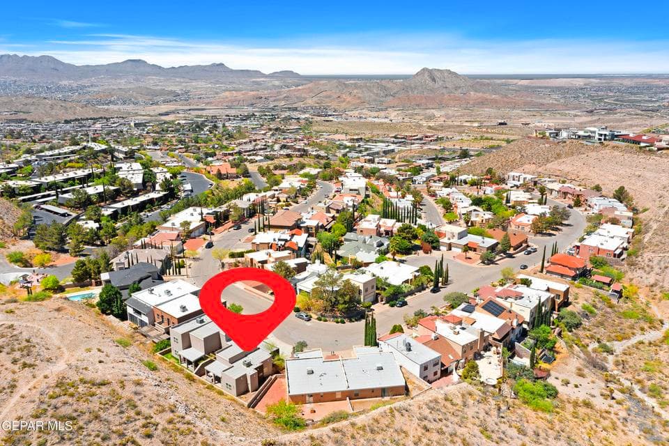 Great location with a short commute to Fort Bliss and the airport