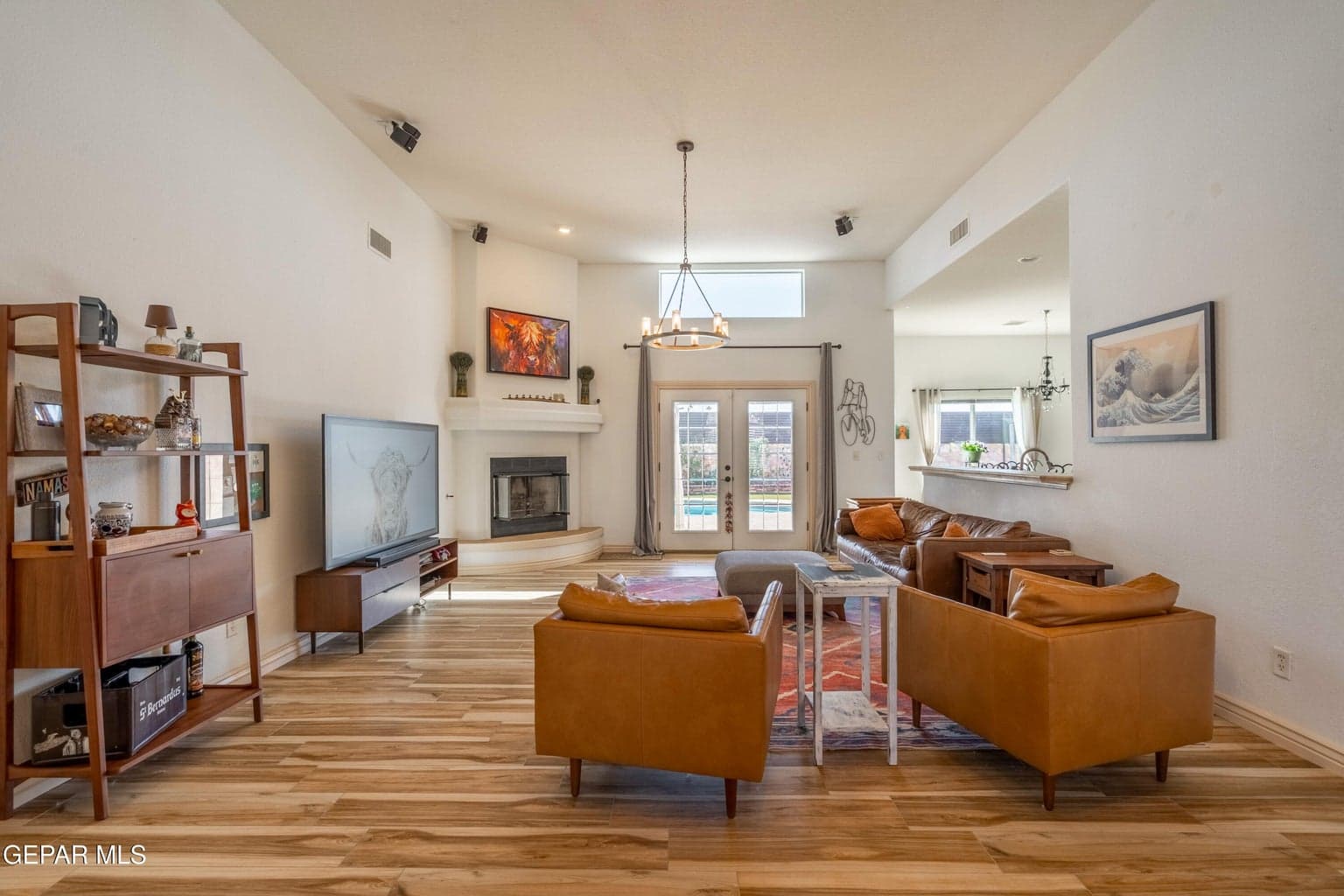 08_Family-Room-D-Pool-View