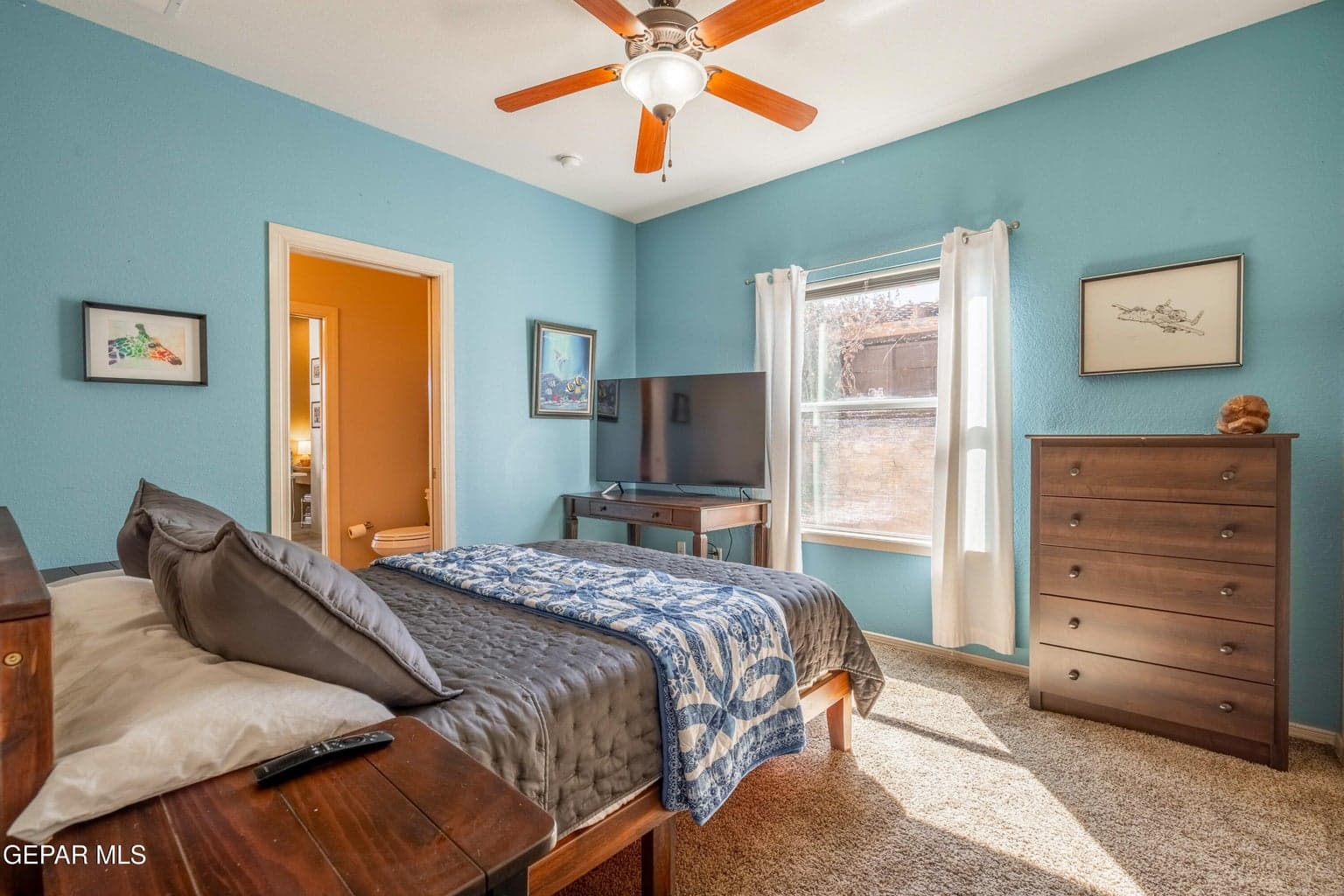 20_Secondary-Bedroom-Ensuite-Access