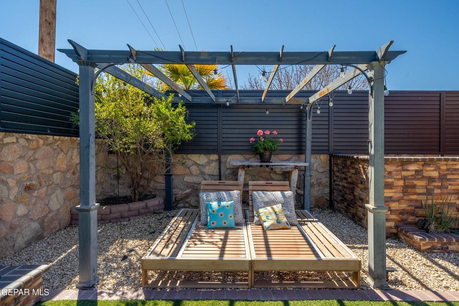 36_Backyard-Pergola-Lounge